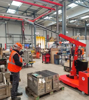 gru-elettrica-controbilanciata-per-officine-industriali